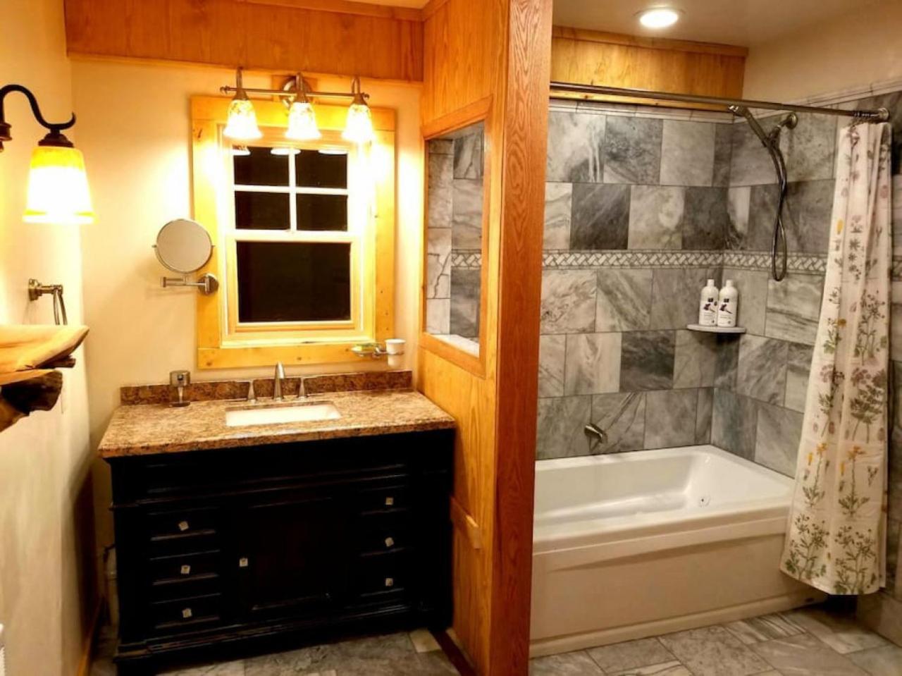 Cascina Rococo At White Lotus Eco Retreat * Stanardsville