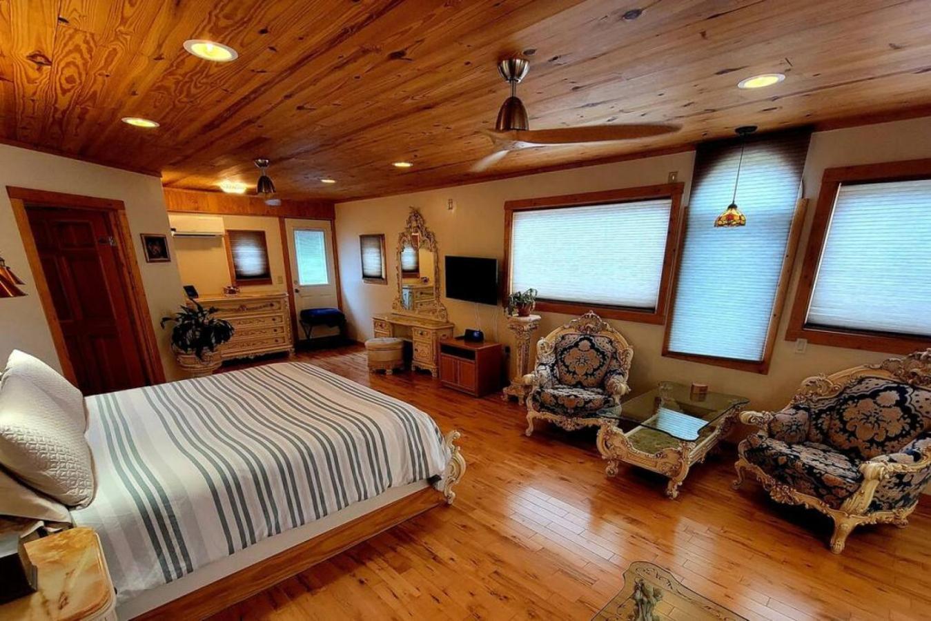 Cascina Rococo At White Lotus Eco Retreat Stanardsville